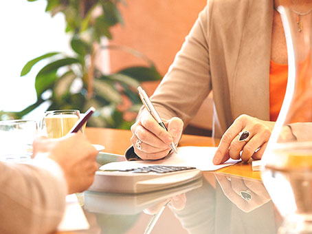 Angelika Heinrich Steuerberatung Steuerberaterin Angelika Heinrich bietet ihren Klienten möglichst einfache, passende und praktikable Lösungen.